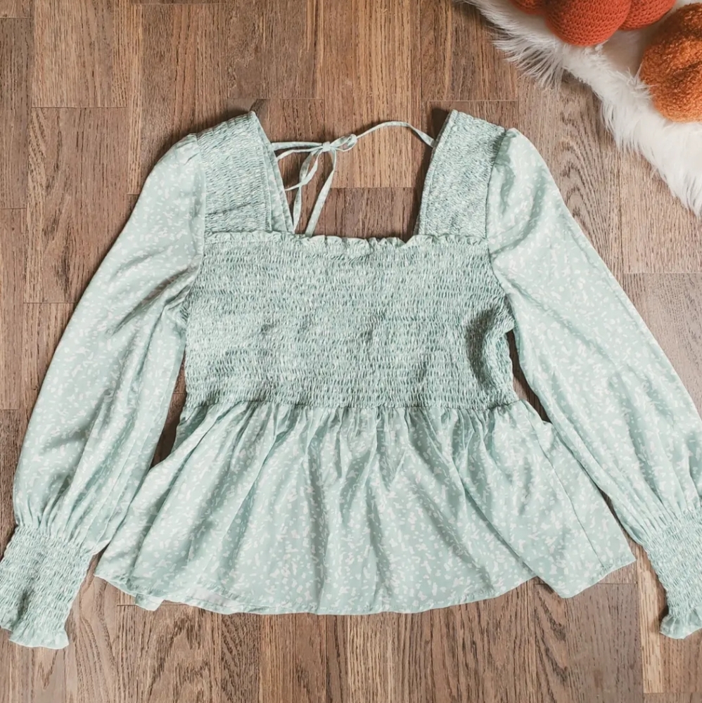 ❤SOLD❤ Spotted Smocked Top